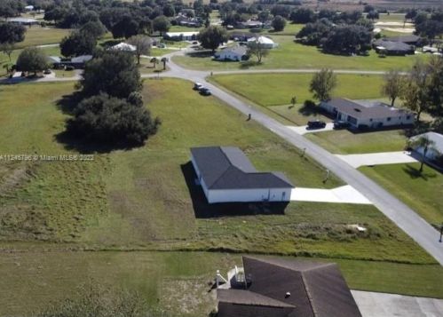417 Cherry Tree Dr, Sebring FL  33876-6166 exterior