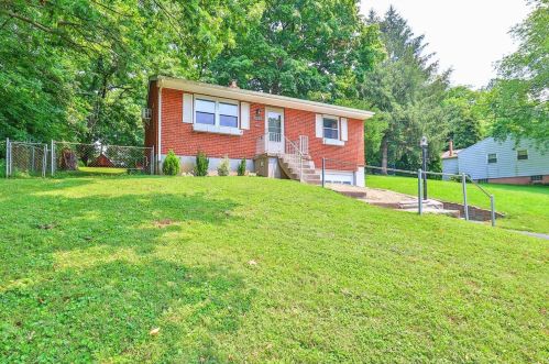 7482 Gracely Dr, Cincinnati, OH 45233-1073