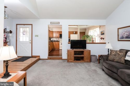 6 Pendleton Dr, Berlin Boro NJ  08009-9672 exterior