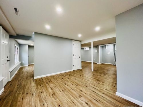 20 Barnum Rd, Danbury CT  06811-2936 exterior
