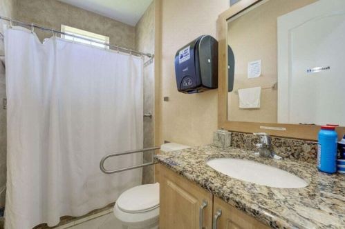 160 Saratoga Ave, Fort Pierce FL  34953-5974 exterior