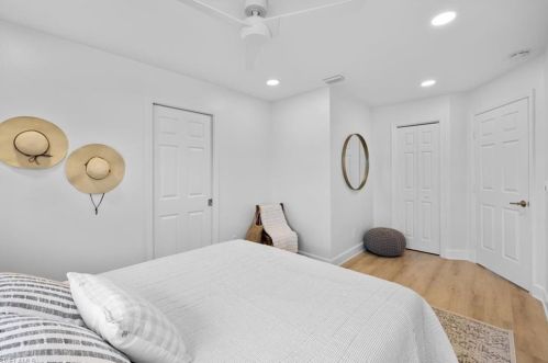 10461 Regent Cir, Naples FL  34109-1571 exterior