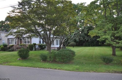 450 Riverview Dr, Paterson NJ  07512-2319 exterior