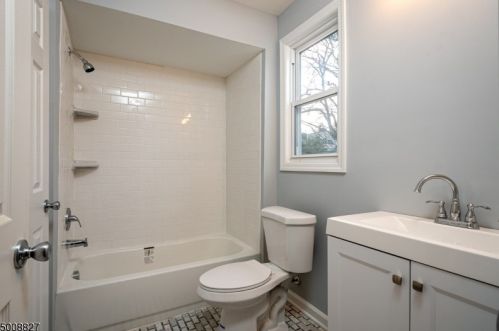 9 Pomander Walk, Nutley NJ  07110-2421 exterior