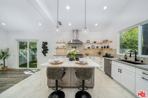 22733 De Kalb Dr, Calabasas CA  91302-4805 exterior