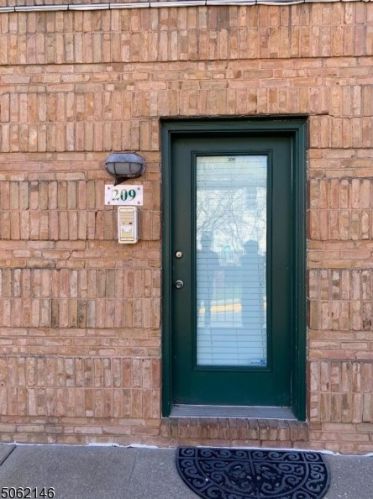 50 Pine St, Montclair NJ  07042-4700 exterior