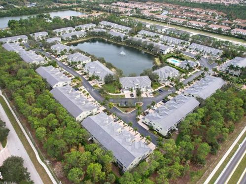 1445 Mariposa Cir, Naples FL  15104-7251 exterior