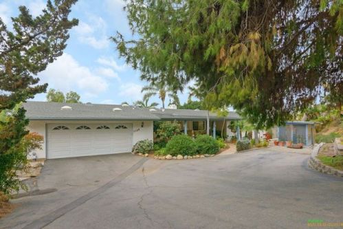 1134 Evergreen Ln, Vista, CA 92084-1015