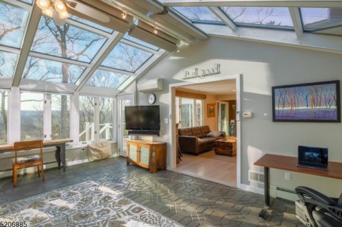 22 Crag Pl, Skyline Lakes NJ  07456-1814 exterior