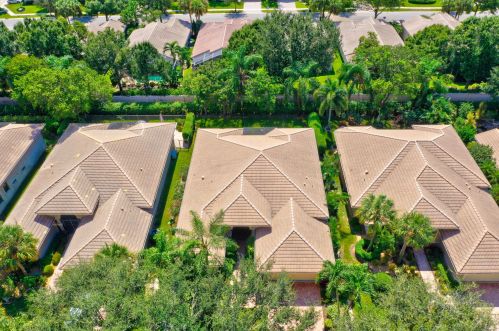 7831 Via Grande, Boynton Beach FL  33437-7518 exterior