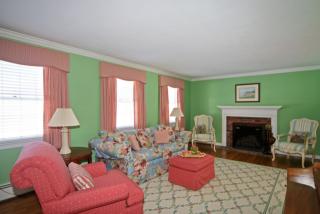 40 Walnut Grove Rd, Ridgefield, CT 06877-4221