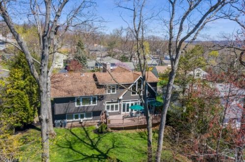 69 Fairway Ave, Verona NJ  07044-1010 exterior