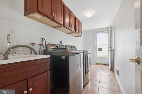 1526 Megan Cir, Blue Bell PA  19422-3625 exterior