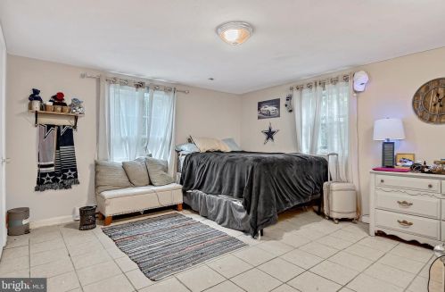 5001 Sunset Dr, Harrisburg PA  17112-2168 exterior