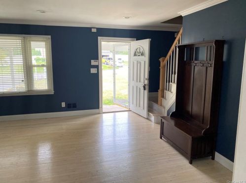 2 Ridgeview Pl, Mount Sinai NY  11766-1720 exterior
