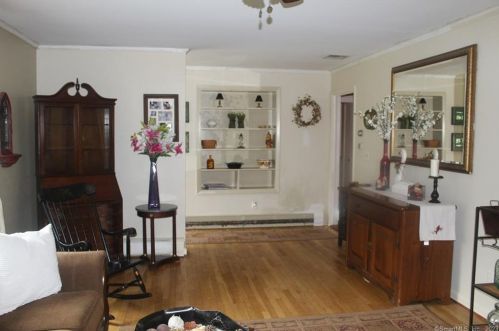 84 Columbine Dr, Bridgeport CT  06611-4601 exterior