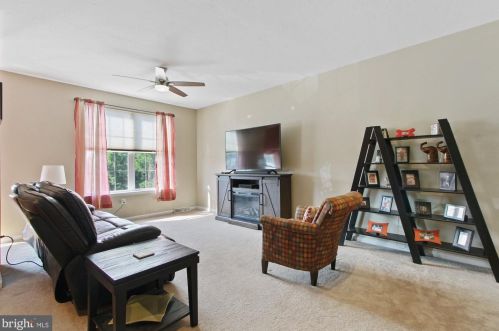 1365 Wanda Dr, Hanover, PA 17331-8663