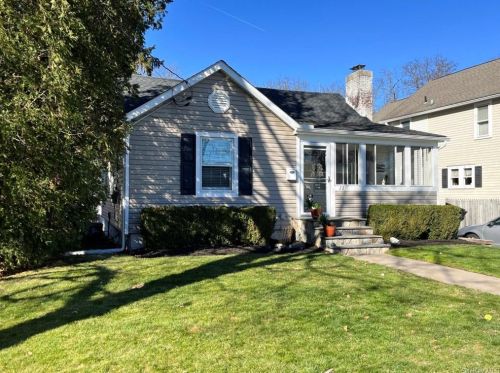 22 Maple St, Cornwall, NY 12518-1418