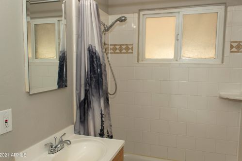 8136 12 St, Phoenix AZ 85022-3137 exterior