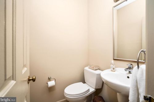 29 Winthrop Rd, Lawrence Township NJ  08648-1557 exterior