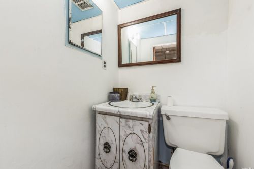 54 Ellison Ave, Westbury NY  11590-4213 exterior