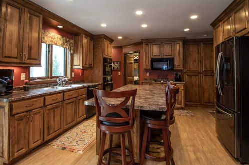 2084 Wintergreen Ct, Green Bay WI  54304-1946 exterior