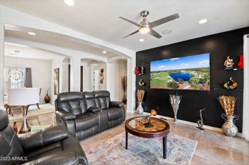 550 Emerson St, Chandler AZ  85248-4700 exterior