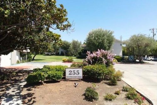 255 Rengstorff Ave, Mountain View CA  94040-1773 exterior