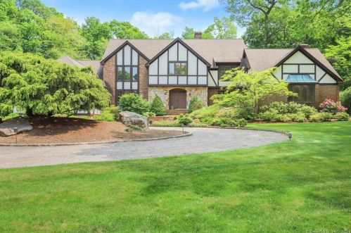 37 Long Lots Rd, New Canaan, CT 06840-5041