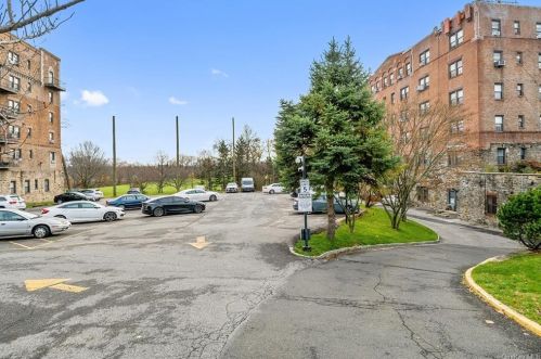 4784 Boston Post Rd, New Rochelle NY  10803-3004 exterior
