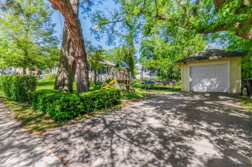 150 Darwin St, Lake Geneva, WI 53147-2011