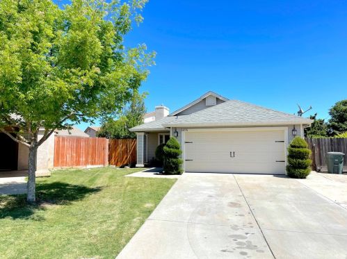 5476 Greenoaks Dr, Riverbank, CA 95367-3856