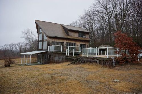 19 Greystone Dr, Uncasville, CT 06382-2325