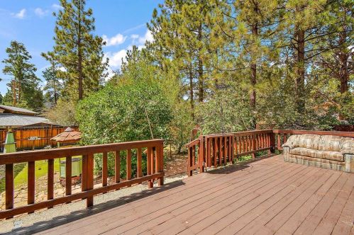 241 Whipple Dr, Big Bear City CA  92314-9752 exterior