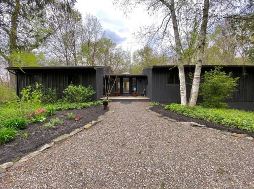 39 Hook Rd, Rhinebeck, NY 12572-7106