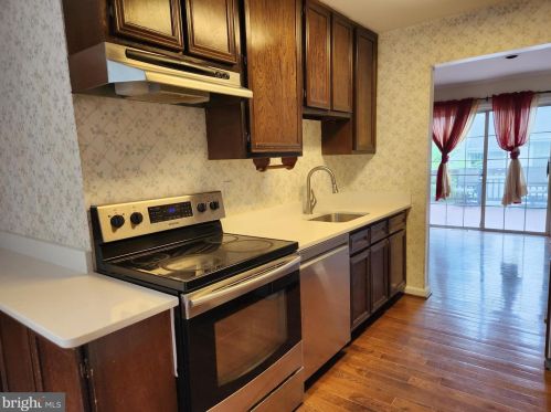 10256 Fern Pool Ct, Springfield VA  22015-3707 exterior