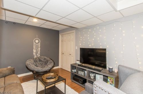 4 Stevens Ln, Martinsville NJ  08836-2249 exterior