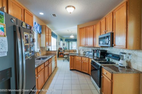 22 Goldensprings Dr, Lakewood NJ  08701-7382 exterior