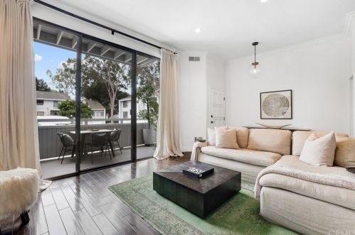 18 Robon Ct, Newport Beach, CA 92663-2345