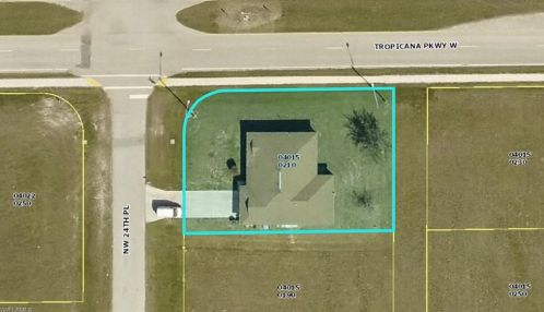 727 24th Pl, Cape Coral, FL 33993-7010