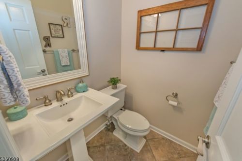 74 Forge Hill Rd, Glen Gardner NJ  08826-3122 exterior
