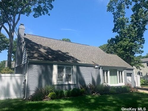 1308 Oak Ave, West Islip NY  11795-1834 exterior