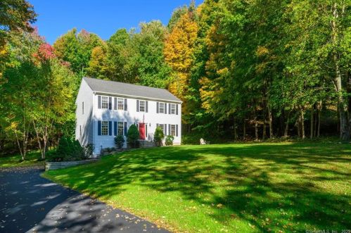 89 Berkshire Rd, Sandy Hook CT 06482-1425 exterior