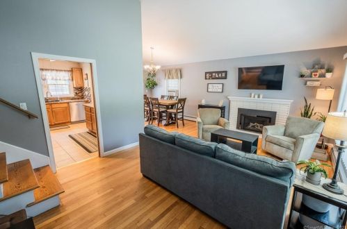 4 Riverview Rd, Uncasville CT  06382-1914 exterior