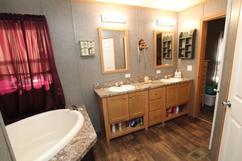 424 Leslie Trce, Washington Court House OH  43160-9422 exterior