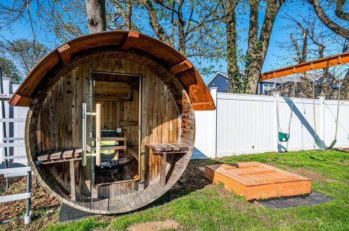 9 Madeline Ave, East Brunswick NJ  08816-3836 exterior