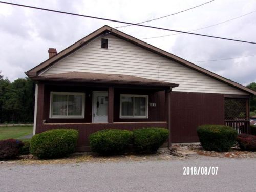 715 Broadford Rd, South Connellsville, PA 15425-6107