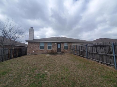 2912 Crimson Clover Dr, Lancaster TX  75134-1632 exterior