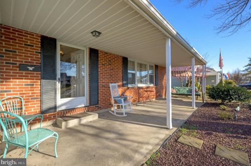 15 Lesley Ln, New Castle, DE 19720-3327