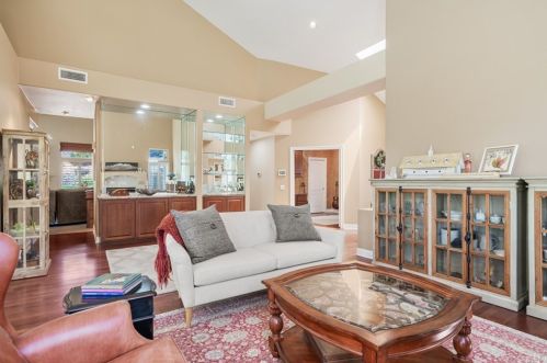 732 Buckingham Dr, Redlands CA  92374-6421 exterior